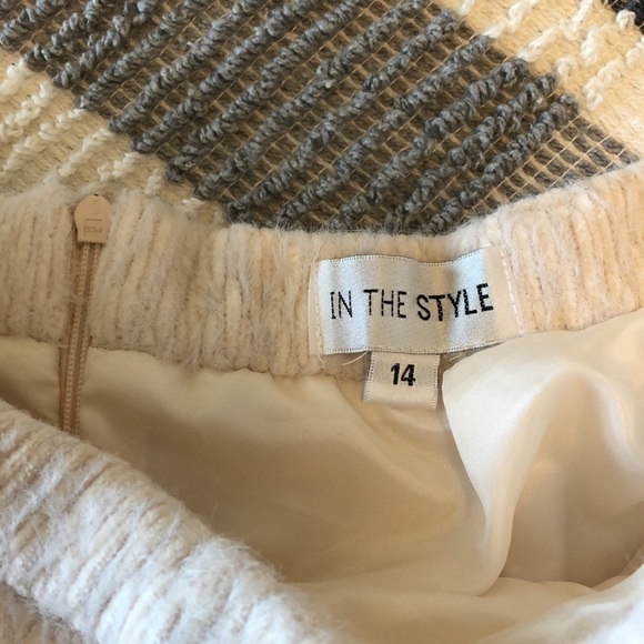 In the Style Womens Mini Skirt Sz 14 Runs Small Ivory Fuzzy Zip Lined Winter - Picture 6 of 9
